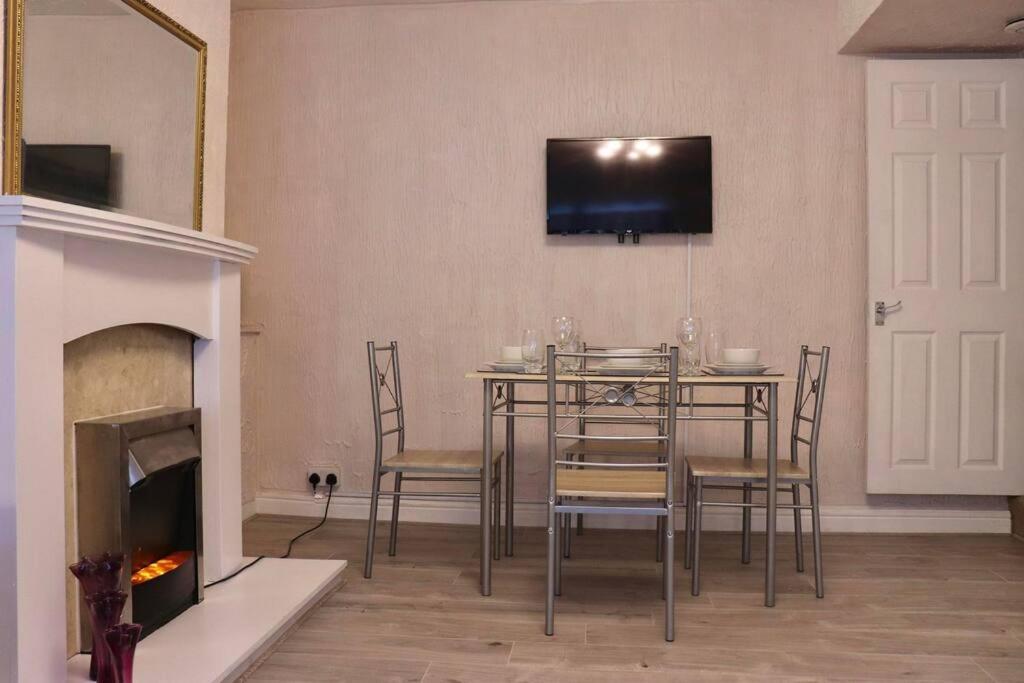Away From - 2 Bed Free Parking & Wifi Appartamento