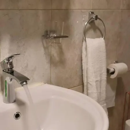 Home Away From Home - 2 Bed Free Parking & Wifi Лидс Экстерьер фото