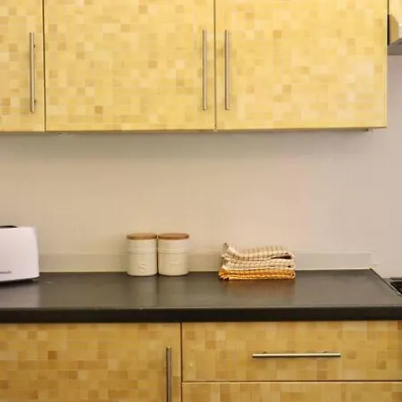 Home Away From Home - 2 Bed Free Parking & Wifi Лидс Экстерьер фото