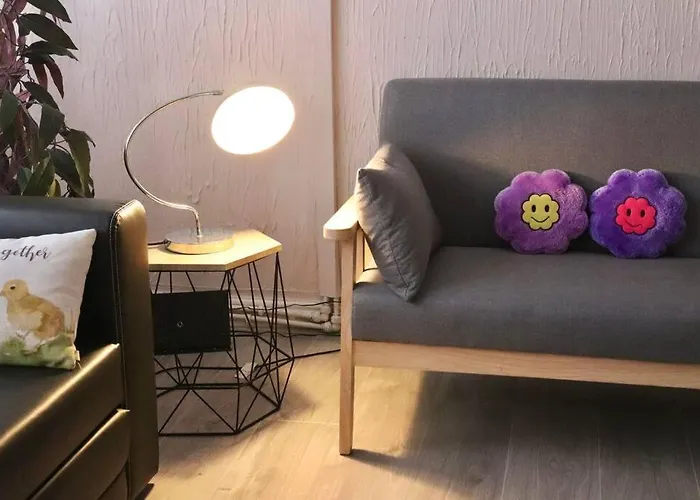 Home Away From Home - 2 Bed Free Parking & Wifi