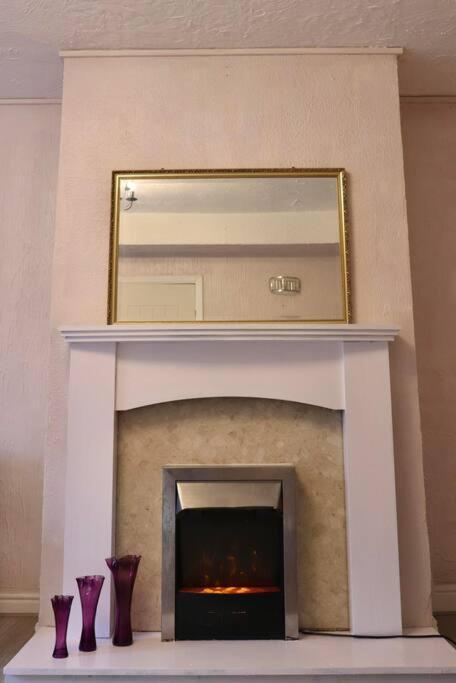Away From - 2 Bed Free Parking & Wifi
