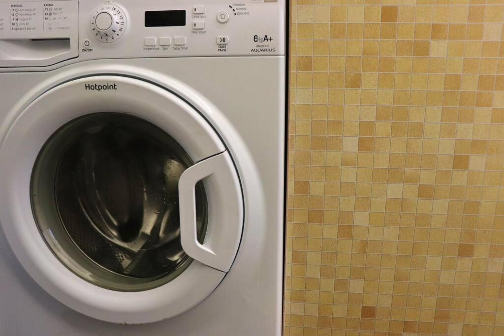 Away From - 2 Bed Free Parking & Wifi Apartment Leeds (West Yorkshire)
