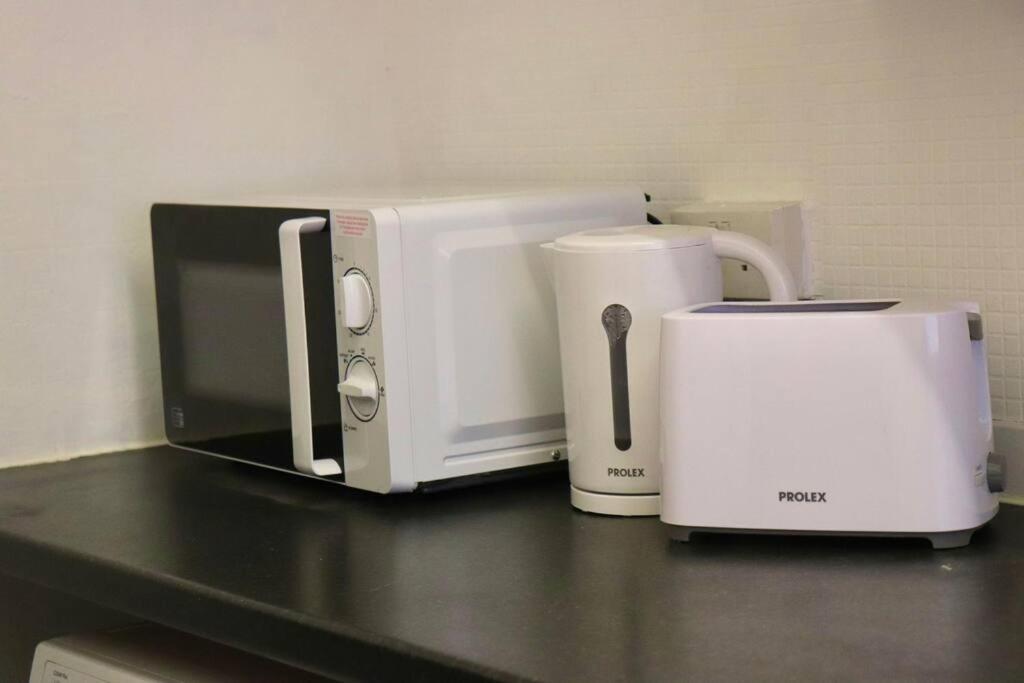 Away From - 2 Bed Free Parking & Wifi Apartment Leeds (West Yorkshire)