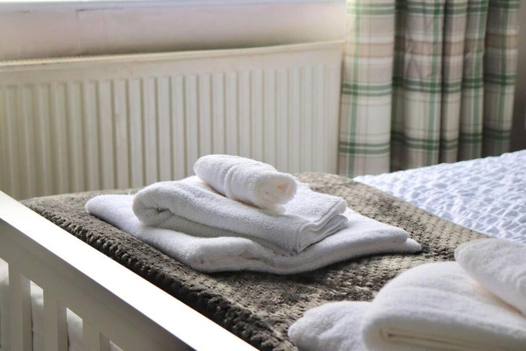 Apartamento Away From - 2 Bed Free Parking & Wifi *