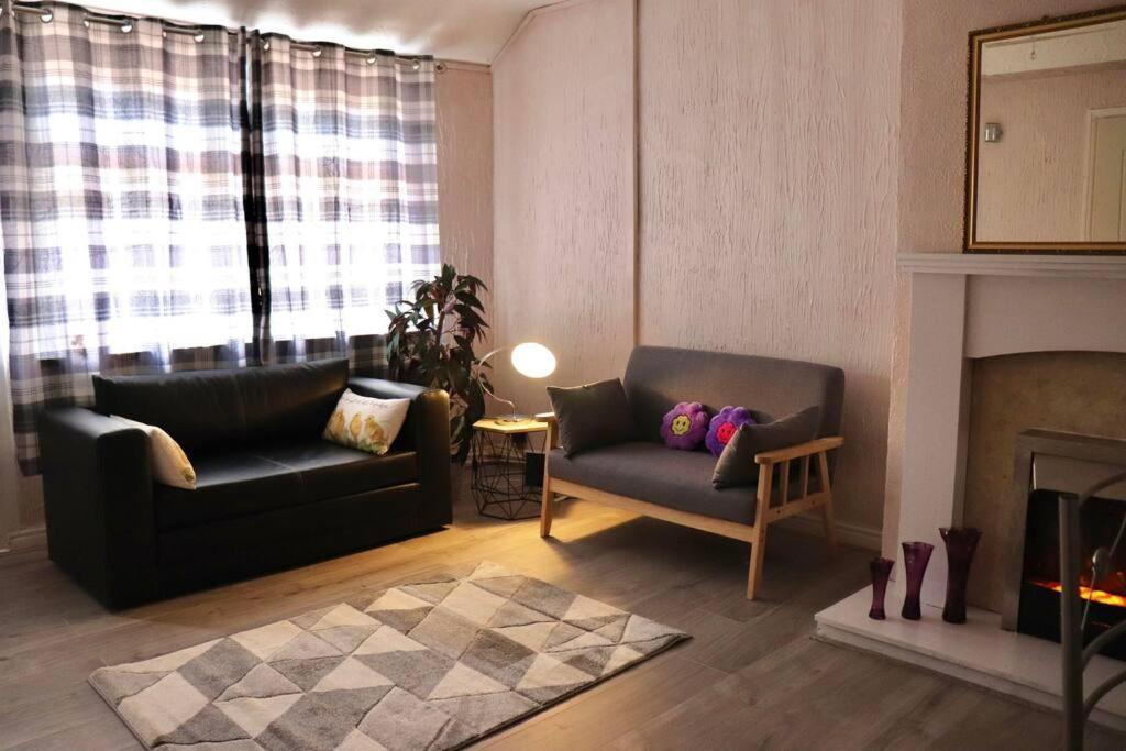 Apartamento Away From - 2 Bed Free Parking & Wifi