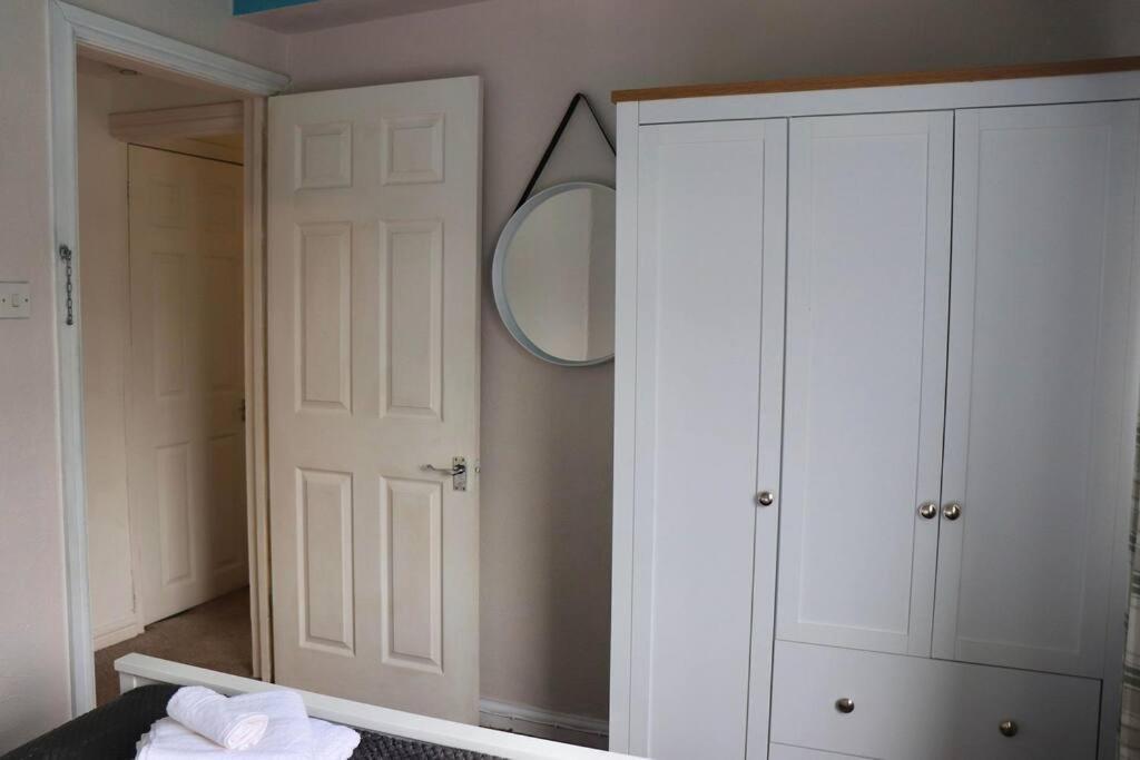 Apartamento Away From - 2 Bed Free Parking & Wifi