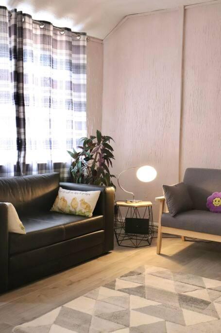 Away From - 2 Bed Free Parking & Wifi Apartamento